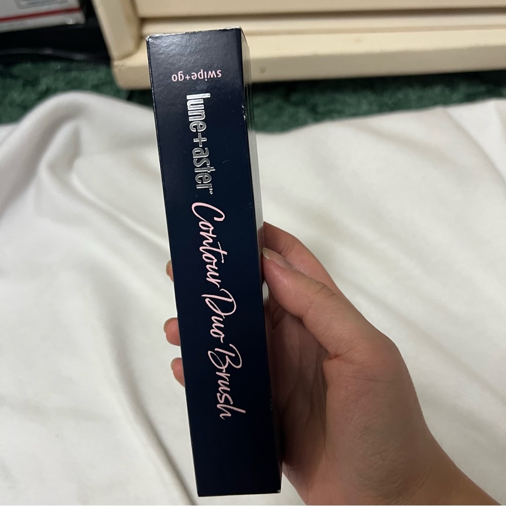 Lune+Aster Contour Duo Brush is a dual-ended makeup brush